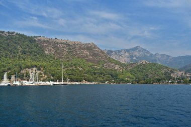 Limanda yatlar duruyor.
