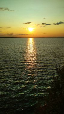 Volga nehrinde gün batımı