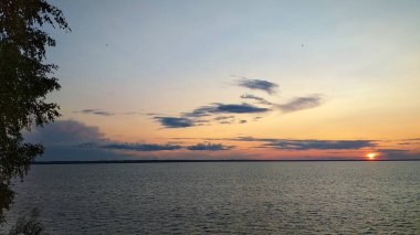 Volga nehrinde gün batımı