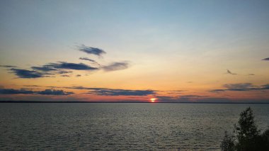 Volga nehrinde gün batımı