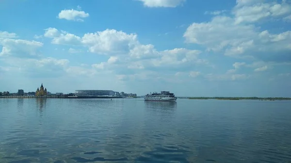 Barco Pasajeros Navega Por Río Volga —  Fotos de Stock