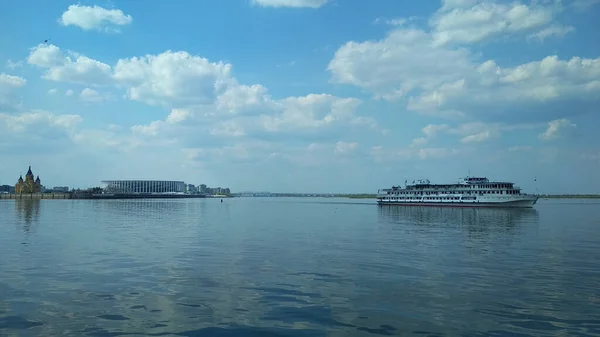 Barco Pasajeros Navega Por Río Volga —  Fotos de Stock