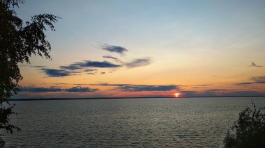 Volga nehrinde gün batımı