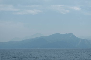 Ege kıyısındaki güzel dağlar