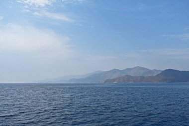 Ege kıyısındaki güzel dağlar