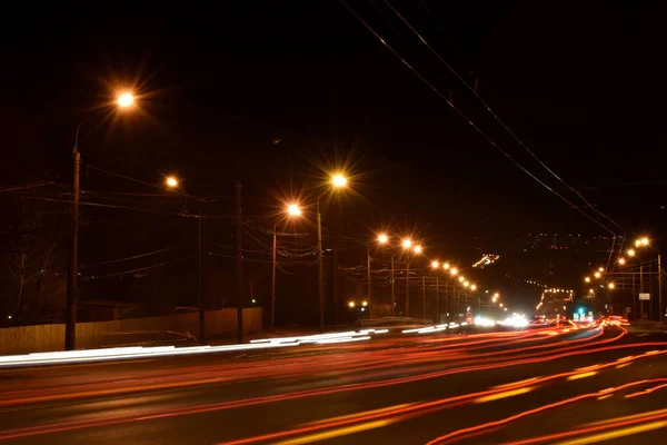 Tráfico Alrededor Ciudad Por Noche — Foto de Stock