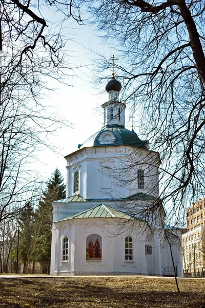 Petite Église Dans Parc Municipal — Photo