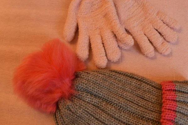 Sombrero Invierno Guantes Sobre Fondo Rosa — Foto de Stock