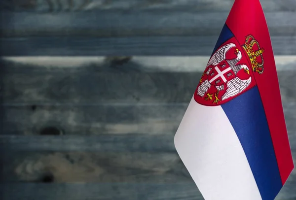 Fragmento Bandera República Serbia Primer Plano Fondo Madera Borrosa Lugar —  Fotos de Stock
