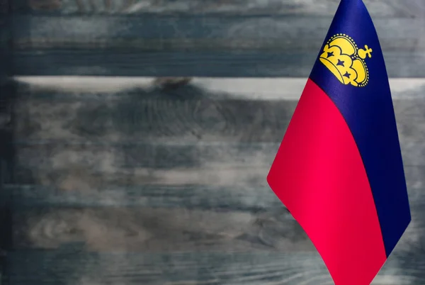 Fragmento Bandera Del Principado Liechtenstein Primer Plano Fondo Madera Borrosa —  Fotos de Stock