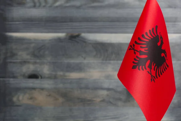 Fragmento Bandera República Albania Primer Plano Fondo Madera Borrosa Lugar —  Fotos de Stock