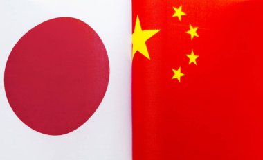 Japonya ve Çin 'in ulusal bayraklarının parçaları.