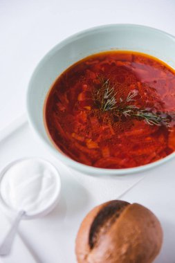 Borç, ekşi kremalı pancar çorbası.