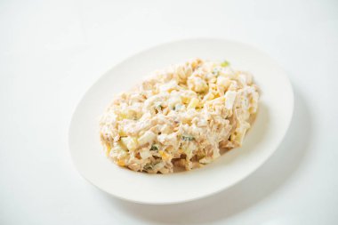 Büyük boy Rus salatası.