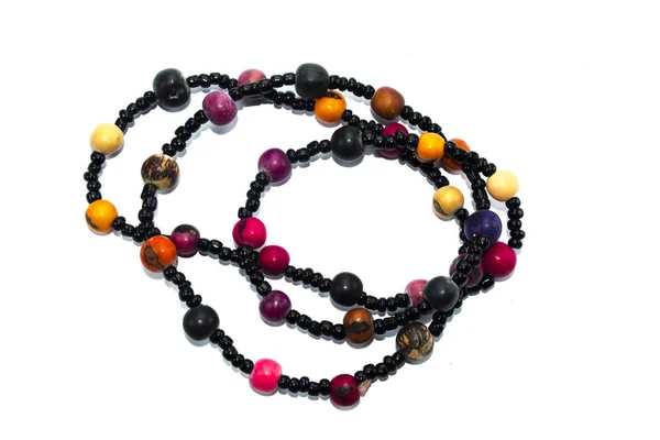 yerli kolye ile sarı, turuncu, mor, pembe ve siyah tohumlar siyah.