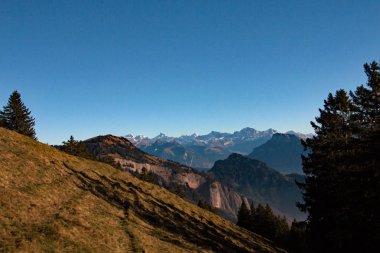 Berge und Gipfel der Schweizer Alpen