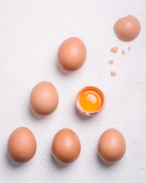 Çiğ yumurta arka plan ışık