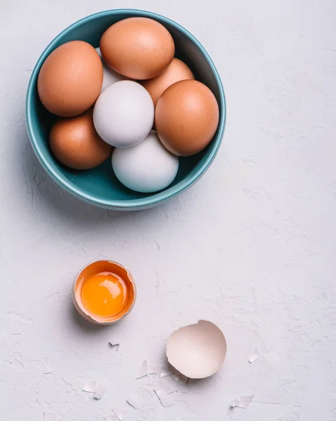 Çiğ yumurta arka plan ışık