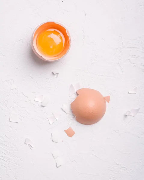 Çiğ yumurta arka plan ışık