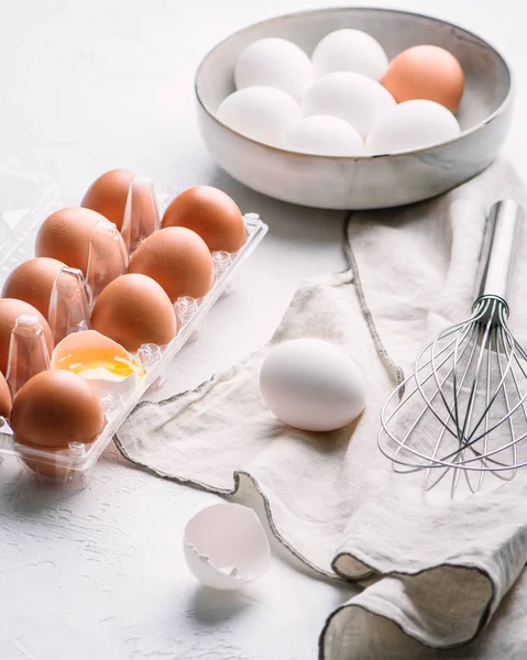 Çiğ yumurta arka plan ışık