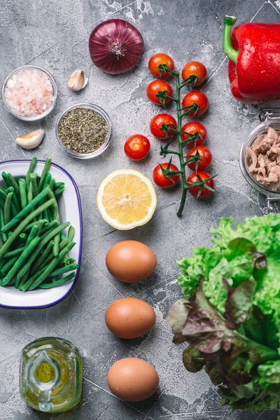 Ton balıklı İtalyan salatası