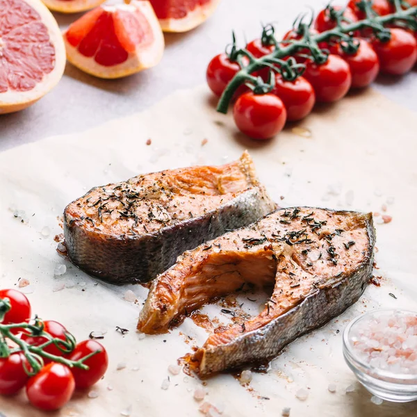 Somon biftek domates ile