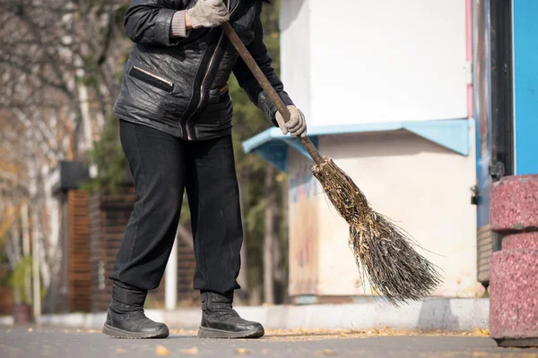 Cleaner Sweeping Asphalt Road Broom Outdoors — Stock Photo, Image