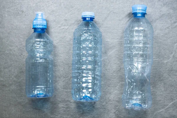 Empty Plastic Bottles Table Flat Lay Background — Stock Photo, Image