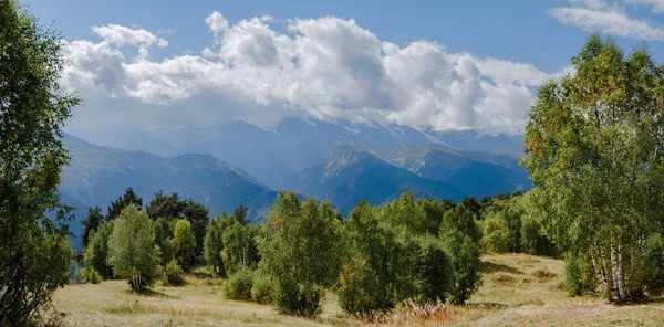 Panorama de montañas en Georgia. Svaneti. — Foto de Stock