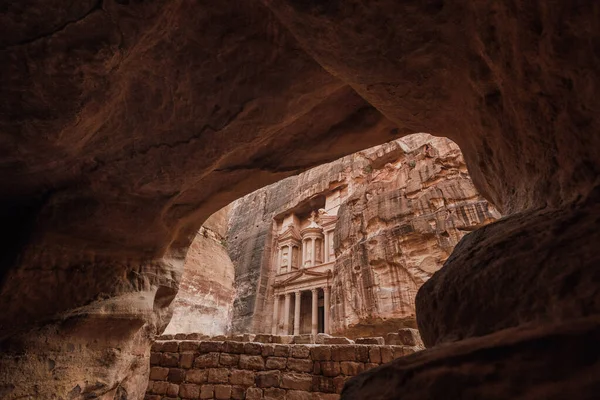 Il Tesoro di Petra, la Meraviglia del Mondo, a Wadi Musa, Giordania — Foto Stock