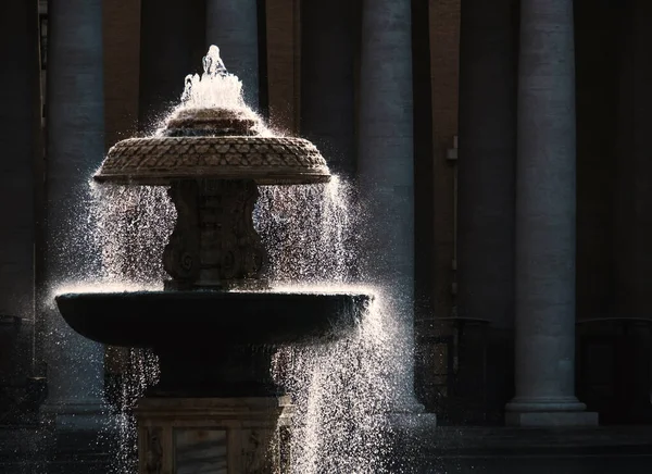 Fountain in Vatican. Low key and dark background. — Stock Photo, Image