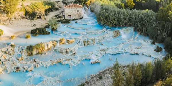 Watervallen en warmwaterbronnen van Saturnia, Toscane, Italië. — Stockfoto