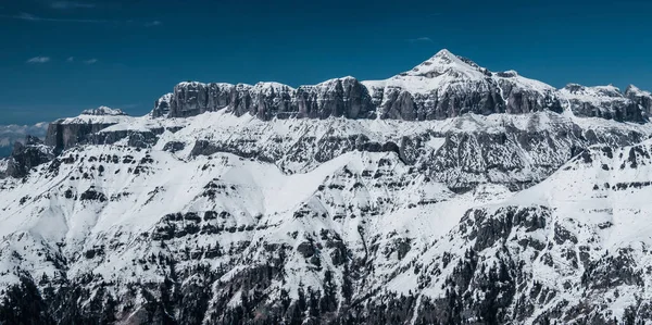이탈리아 돌로 메 테스 눈덮인 산 과 하늘. — 스톡 사진
