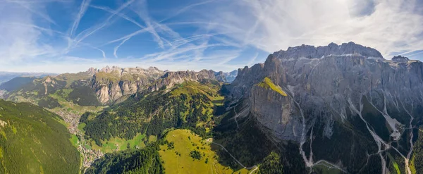 이탈리아 알프스 산맥에 있는 세르 펜 타인입니다. Gardena pass. — 스톡 사진
