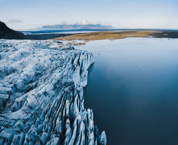 Colpo aereo dall'alto al ghiacciaio Vatnajokull in Islanda  . — Foto Stock