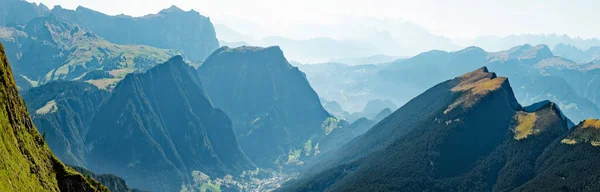 Seceda no sul do Tirol, nos Alpes do norte da Itália. Montanhas ociosas . — Fotografia de Stock