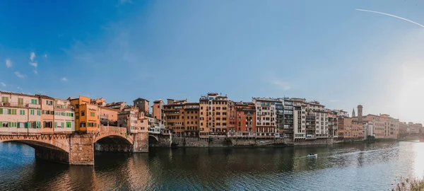 Ponte Vecchio Old Bridge in Florence, Italy. Panoramic shot. — Stock Photo, Image