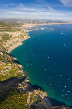 Vietnam konsolosu Mare ve Salerno şehri ve dağları, İtalya. 