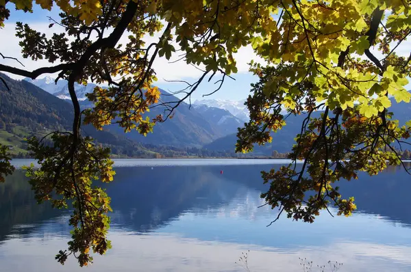 Göl Zeller ve Zell dağlarda güzel görünümünü am See, Avusturya, Ekim 2016