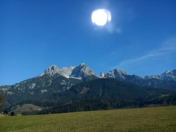 Zonnige Lentemorgen Alpen — Stockfoto