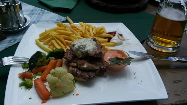 Bandeja Carne Verduras Para Almuerzo — Foto de Stock