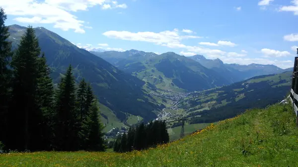 Vackra Alpina Bergslandskap — Stockfoto