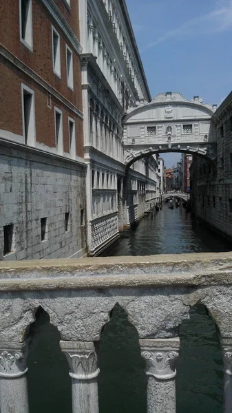 Egy Szilánkja Híd Egy Utca Velence Olaszország — Stock Fotó