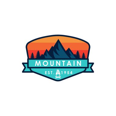 Dağ logosu çizimi. Dağ rozeti tasarım vektör şablonu tasarımı. Moda Dağları logo tasarım vektör çizim şablonu Açık Hava Macerası.
