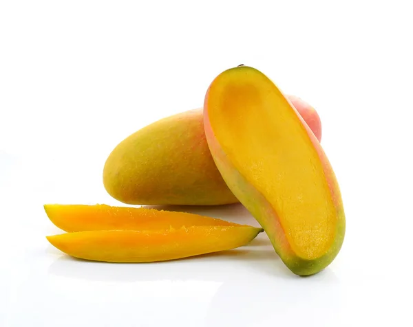 Mango isolerad på vit bakgrund — Stockfoto