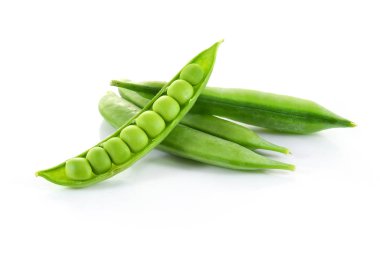 Beyaz bir arka plan üzerinde izole taze yeşil bezelye. stüdyo fotoğraf