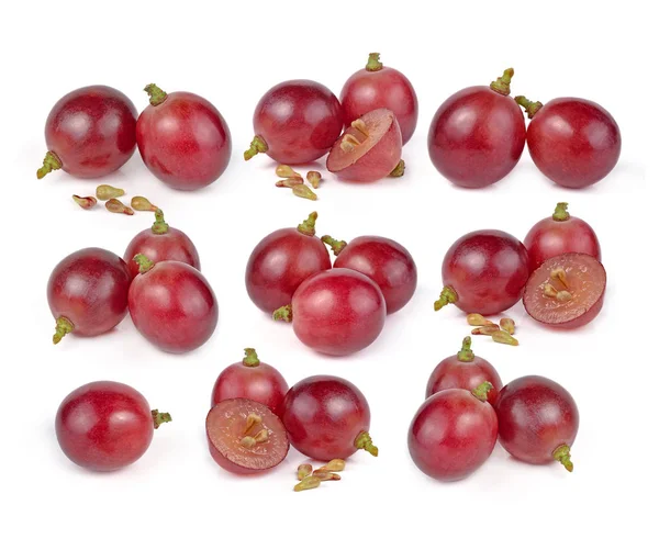 Красный виноград на белом фоне — стоковое фото