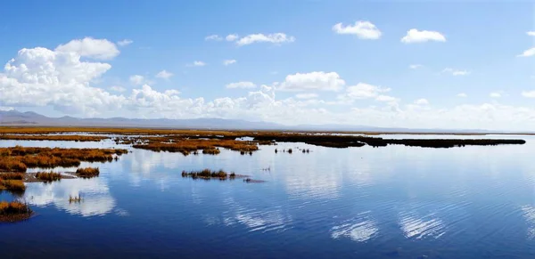 Хорошее Небо Озерная Вода — стоковое фото
