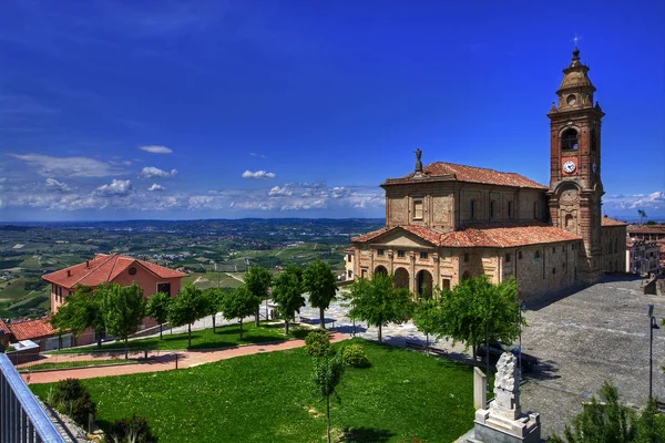 Widok Diano Alba Jego Słynnej Belvedere Langhe Piemoncie Światowego Dziedzictwa — Zdjęcie stockowe