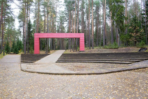 러시아의 카타리나 12 . 10 . 2019: 정치적 억압의 희생자들을 기리는 국제 기념물. 카 틴 숲 속에 있었다 — 스톡 사진